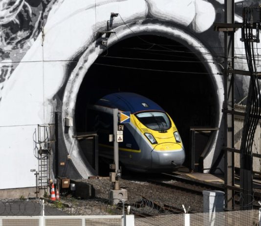 Eurostar in „kritischem Zustand“ nach Zusammenbruch des Verkehrs zwischen UK und Frankreich