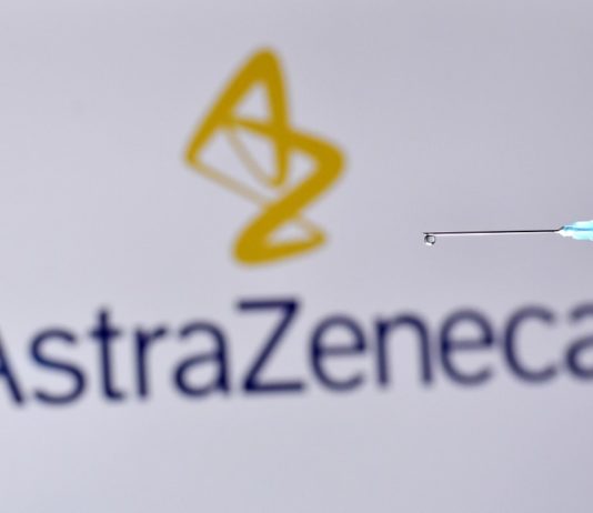 Covid-19: Erste Injektionen des Impfstoffs von AstraZeneca in Frankreich