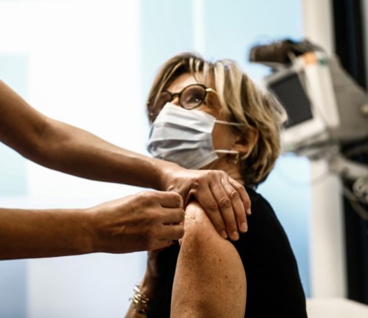 Covid-19: Mehrere tausend Menschen wurden diesen Montag geimpft, versichert Olivier Véran