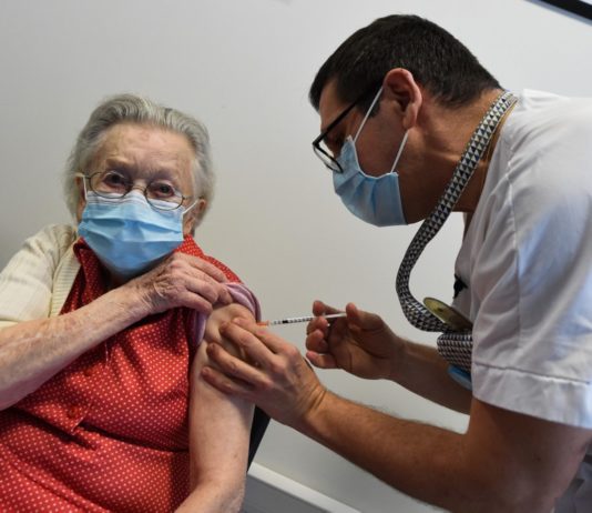 Covid-19: Auf dem Weg zur Entspannung in Altersheimen