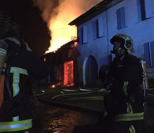 Gewaltiges Feuer nordwestlich von Toulouse: vier Häuser zerstört