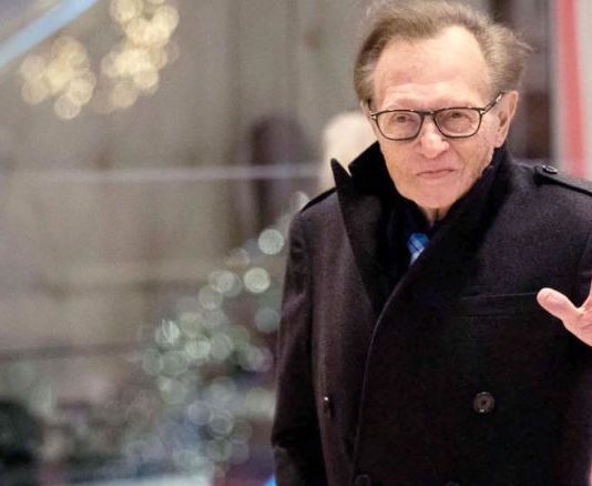 Der berühmte amerikanische TV-Moderator Larry King starb im Alter von 87 Jahren an Covid-19