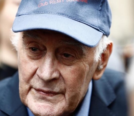 Der berühmte französische Stuntman Rémy Julienne ist im Alter von 90 Jahren an Covid-19 gestorben.