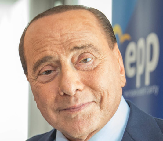 Silvio Berlusconi in Monaco wegen eines Herzproblems ins Krankenhaus eingeliefert