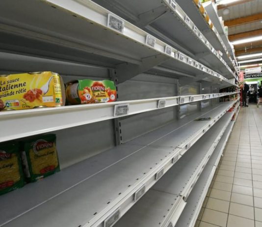 Ausgangssperre um 18 Uhr: Die Franzosen beginnen wieder Toilettenpapier und Konserven zu hamstern.