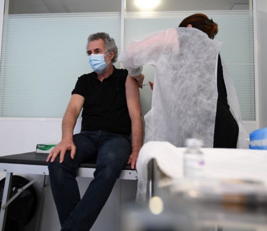 Covid-19-Impfstoffe: Regierung übt Druck auf medizinisches Personal aus