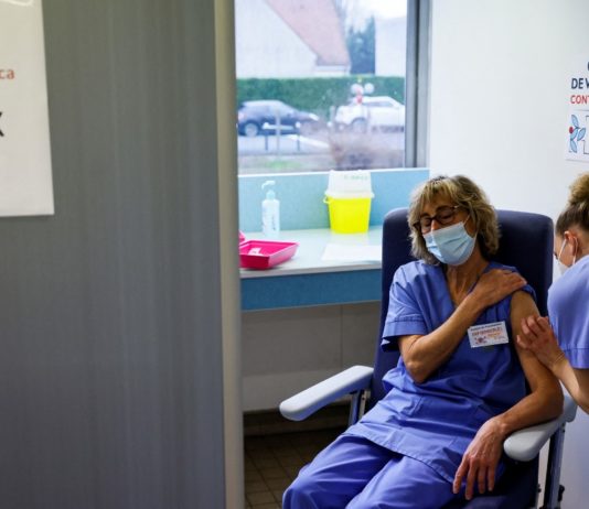 Covid-19-Impfstoffe: Welche unerwünschten Nebenwirkungen wurden in Frankreich bereits gemeldet?