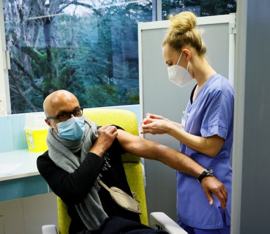 Covid-19: Bretonische Pfleger leiden nach Impfung mit AstraZeneca-Impfstoff unter zahlreichen Nebenwirkungen