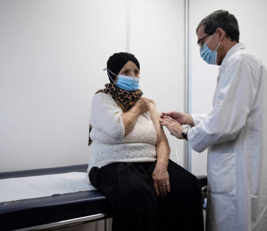 Impfung: Mehr als 200 Millionen verabreichte Dosen weltweit