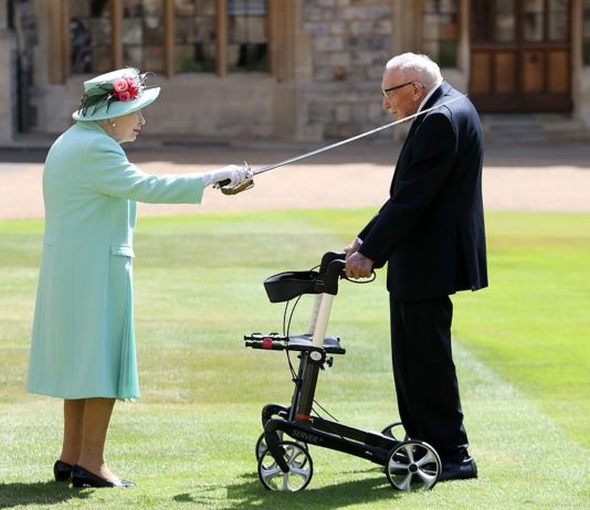 Die Queen trauert: Kapitän Sir Tom Moore starb heute im Krankenhaus im Kreise seiner Familie