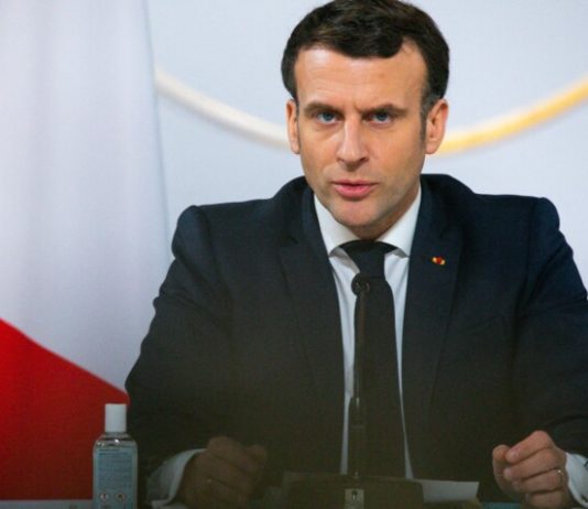 Emmanuel Macron hat ein paar Kilo zugelegt, „machen Sie Sport“, mahnt ihn die Sportministerin.