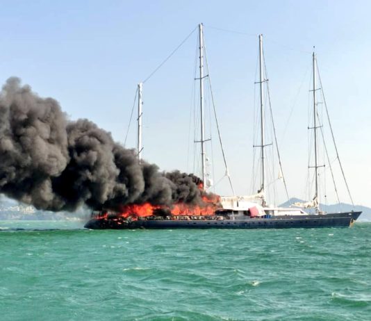 Phocea: Bernard Tapie’s ehemaliges Segelschiff vom Feuer verwüstet