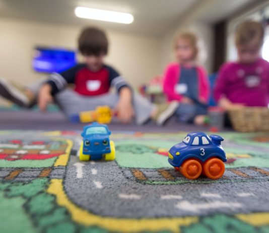 Covid-19: Kindergartenklassen werden jetzt für eine Woche geschlossen, wenn ein Schüler positiv ist