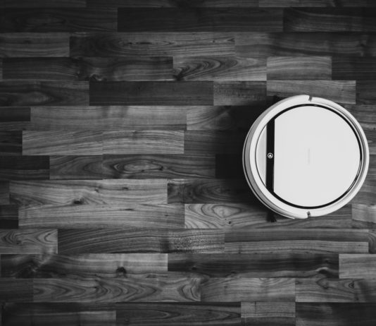 Barcelona: Das Video eines Staubsaugerroboters, der von zu Hause ausbricht und die Straßen der Stadt säubert, geht viral