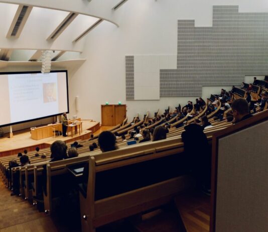Coronavirus: Allmähliche Rückkehr der Studenten an die Universitäten Studenten_Universität