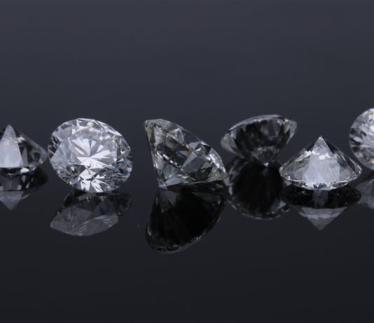 Seine-Saint-Denis: Acht Männer wegen Diebstahls eines 4,5 Millionen Euro teuren Diamanten in Cannes verhaftet