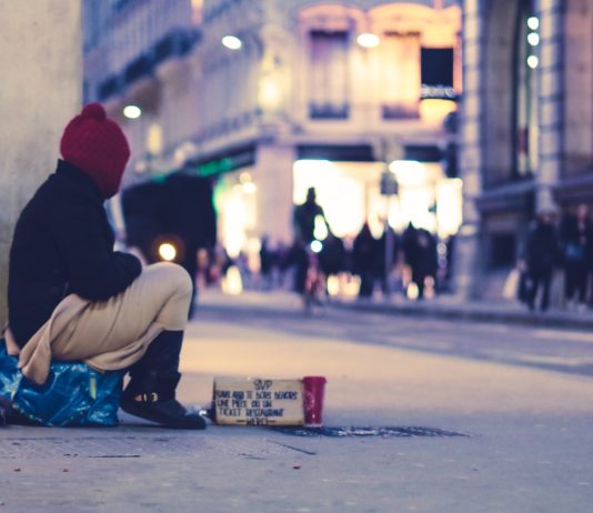 Paris: Viele Obdachlose schlafen im Schnee
