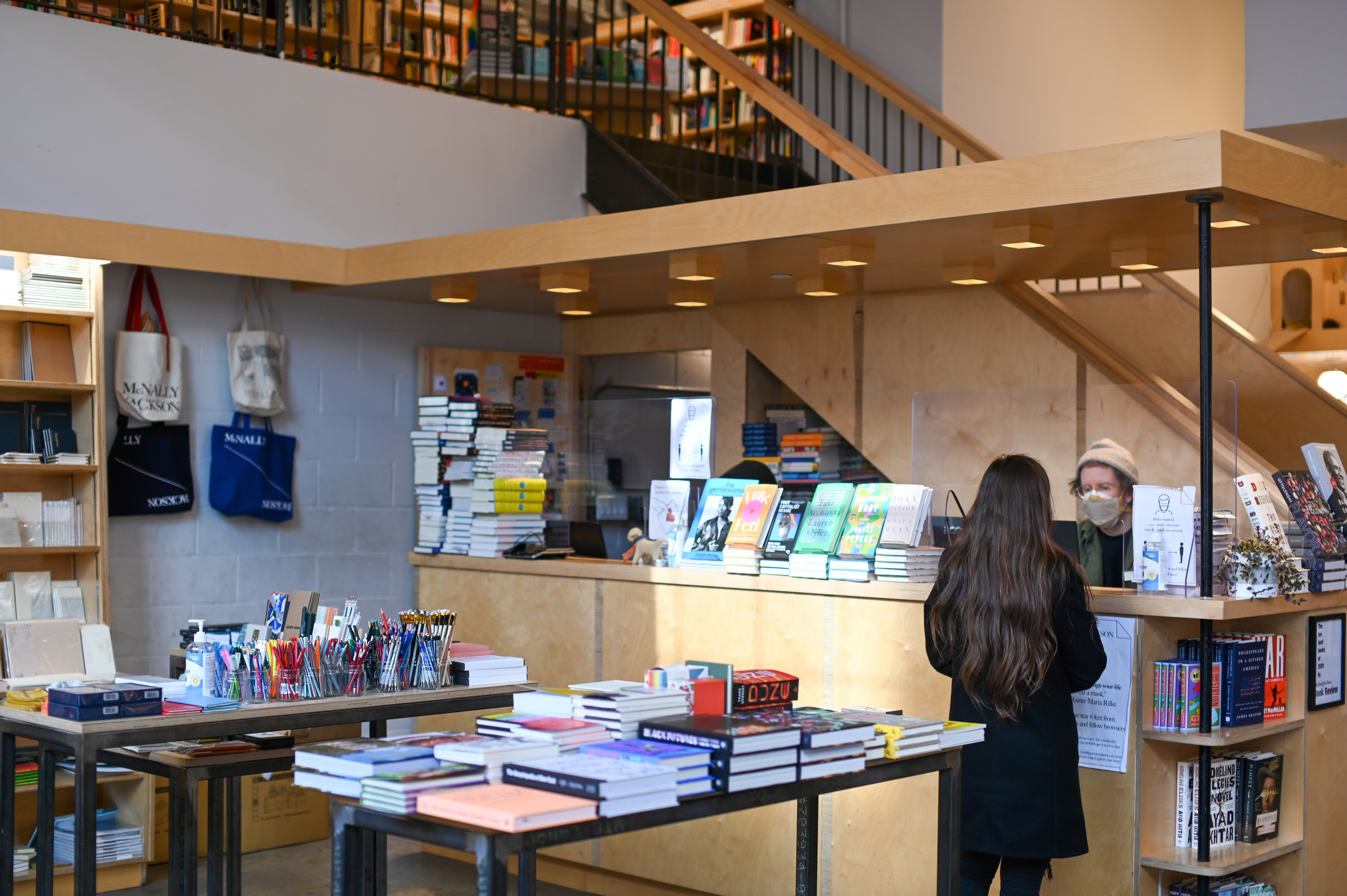 Buchhandlungen werden als "unentbehrliche Geschäfte" eingestuft und dürfen im Falle eines Lockdowns geöffnet bleiben