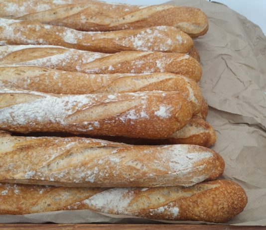 La Baguette und die Dächer von Paris im Rennen um einen Platz im immateriellen Kulturerbe der UNESCO