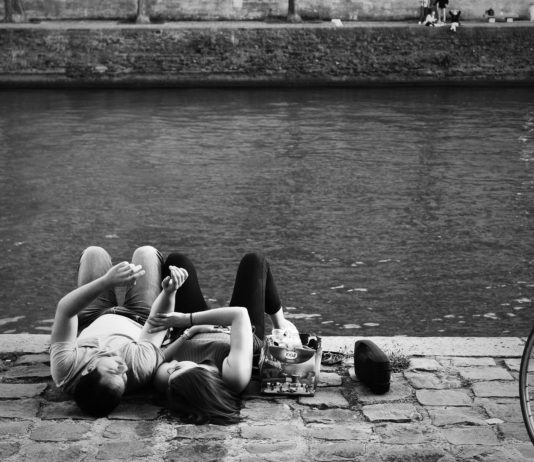 Covid-19: Wenn das gute Wetter die Barrieregesten vergessen lässt