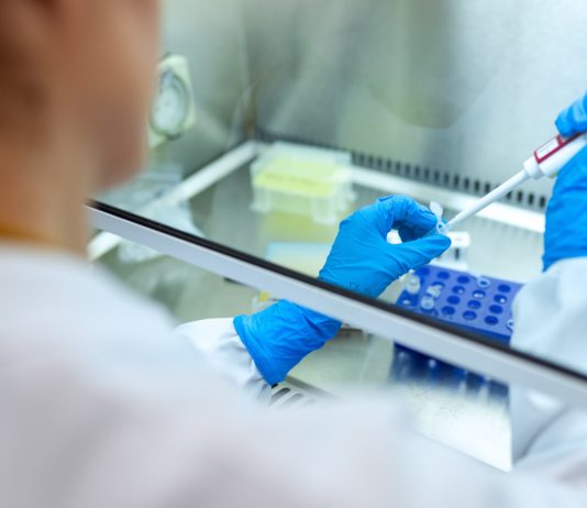 Covid-19: Forscher aus Oxford wollen die beiden Impfstoffe von Pfizer und AstraZeneca kombinieren