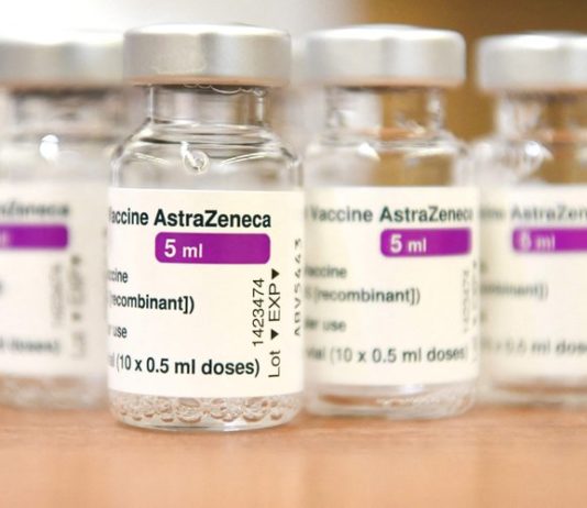 „Niemand will es“: Ein Arzt schlägt Alarm, weil er gezwungen ist, AstraZeneca-Impfstoffe wegzuwerfen