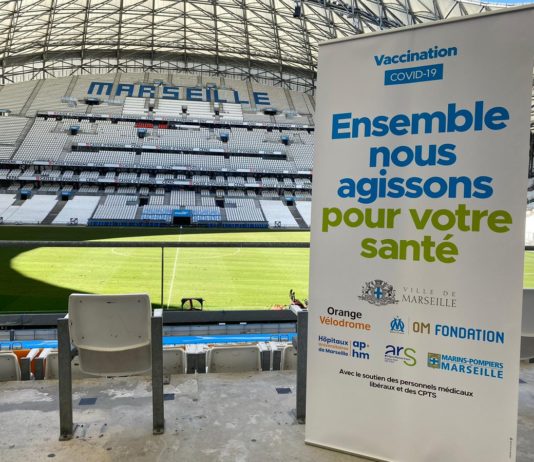 Covid-19 : à Marseille, une partie du Vélodrome transformée en centre géant de vaccination