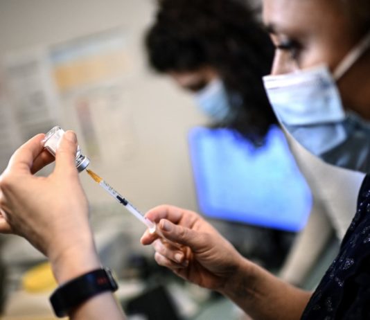 Anti-Covid-19-Impfung für alle: „Nicht sofort“, antwortet Emmanuel Macron