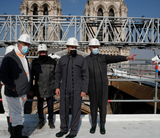 Emmanuel Macron zwei Jahre nach dem Brand auf dem Dach von Notre-Dame