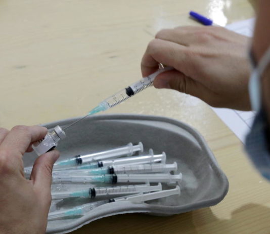 Pfizer: Covid-19-Impfung benötigt „wahrscheinlich“ eine dritte Dosis