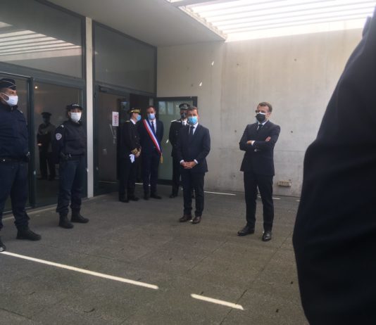 Emmanuel Macron trifft Polizeibeamte