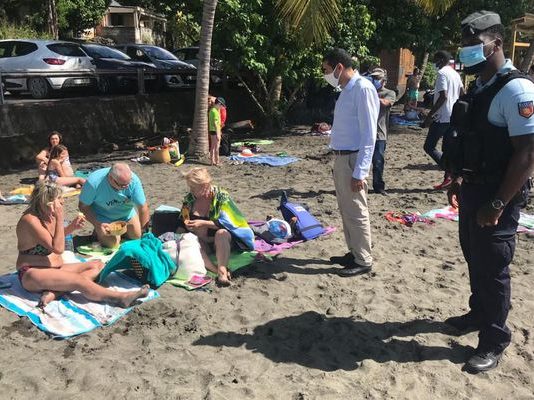 Sie trinken Rosé beim Picknick am Strand im Hérault: 405 € Strafe!
