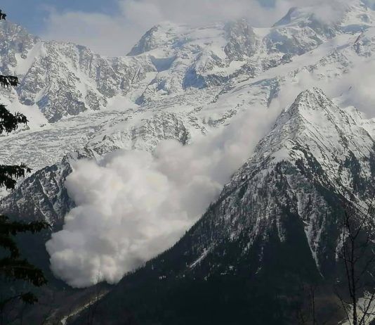 Tragödie in den Alpen: 14-jähriger stirbt bei Lawinenunglück in Les Arcs Lawine_Illustration