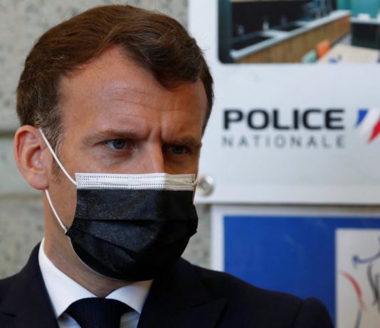 Emmanuel Macron besuchte am Samstag die Familie der in Rambouillet getöteten Polizistin