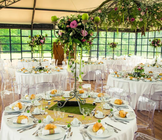 Covid-19 : Besitzer eines Festsaals wird für die Ausrichtung einer Hochzeit mit 150 Gästen bestraft