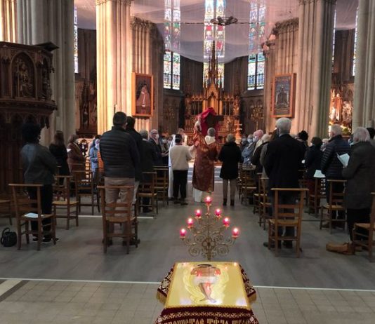 Ostern: Messen finden statt