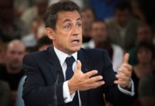 Nicolas Sarkozy ruft die Polizei, da eine geheime Party bei seinen Nachbarn organisiert wurde