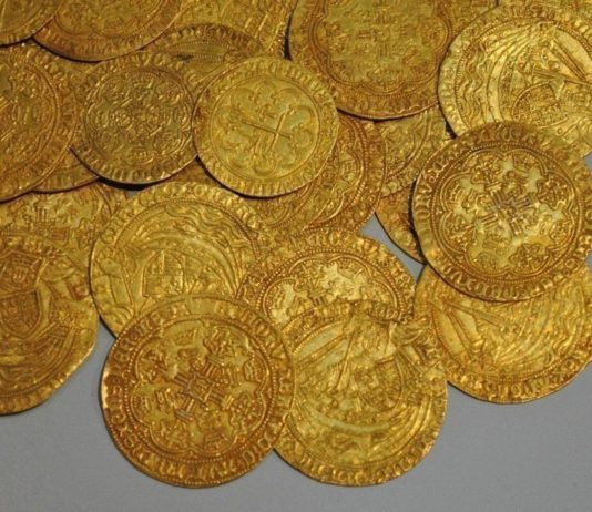 Goldmünzen, Barren… ein zweiter Schatz in einem Haus im Jura gefunden