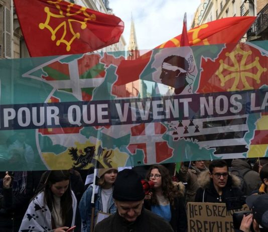 Demonstrationen für in Frankreich gesprochene Regionalsprachen und Dialekte