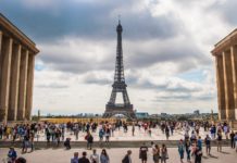 Tourismus in Frankreich: Ein Sommer zwischen Sparsamkeit und neuen Sehnsüchten Eiffelturm