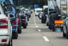 Staus in Sicht: Frankreich erwartet großes Stau-Wochenende vom 8. bis 10. August Stau_Autobahn