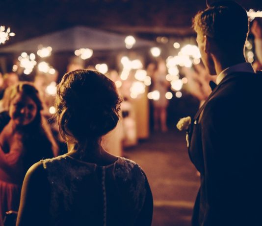 Lockerungen: Darf man jetzt wieder ein Familienessen oder eine Party mit Freunden veranstalten?