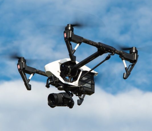 Defibrillatoren per Drohne: Eine bahnbrechende Rettungstechnik für ländliche Gebiete Rettungs-Drohne