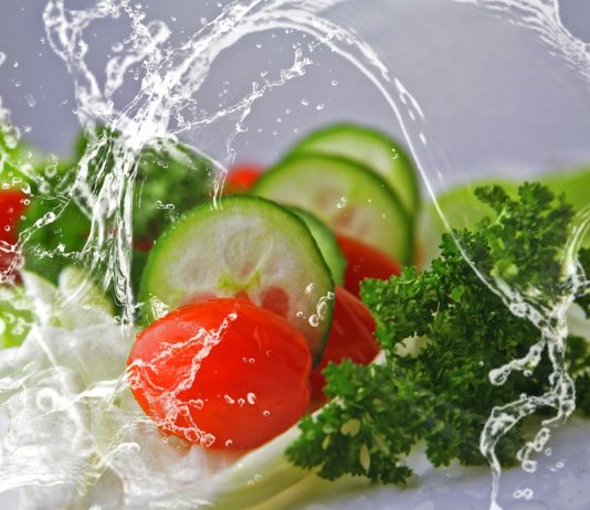 Hitze: Was sollte man essen und trinken?