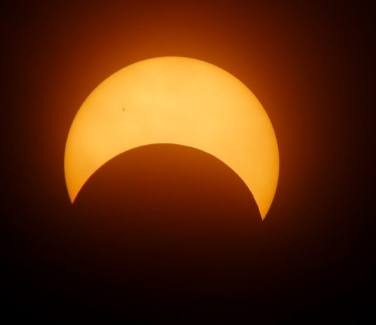 Eine Sonnenfinsternis wird diesen Donnerstag in Frankreich zu sehen sein: Wie man sie beobachten kann