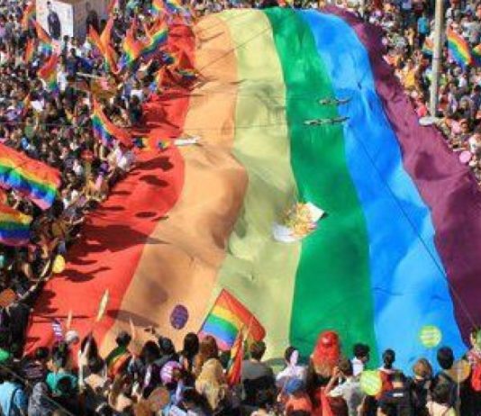 Paris: Tausende von Menschen beim LGBT+ Pride March