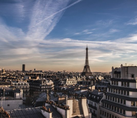 Paris: Ein Mann bewahrt die Leiche seiner Mutter 7 Jahre lang auf und kassiert ihre Rente