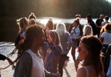 Paris: Riesige illegale Partys – Ausgangssperre und Barrieregesten werden immer weniger beachtet