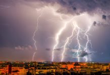 Tanz der Blitze im Gard: Eine Nacht, die niemand so schnell vergessen wird Gewittersturm