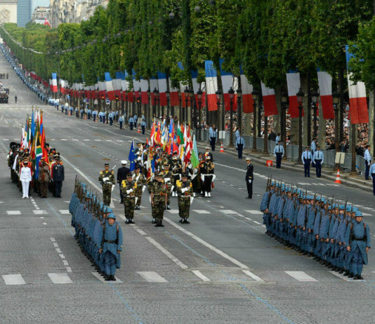 Trotz der Delta-Variante gibt es in Paris die große Militärparade zum Nationalfeiertag